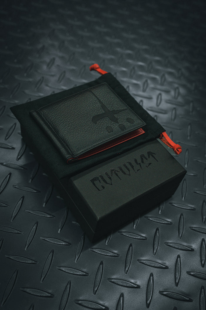 Bifold wallet with money clip