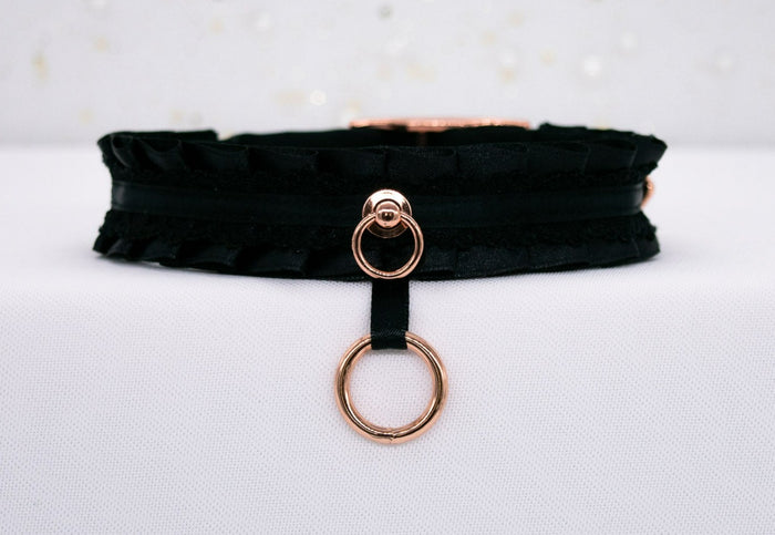 Black Dropped O-ring Collar in Rose Gold