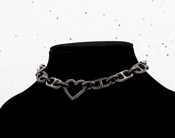 Chunky Chain Heart Collar in Gunmetal