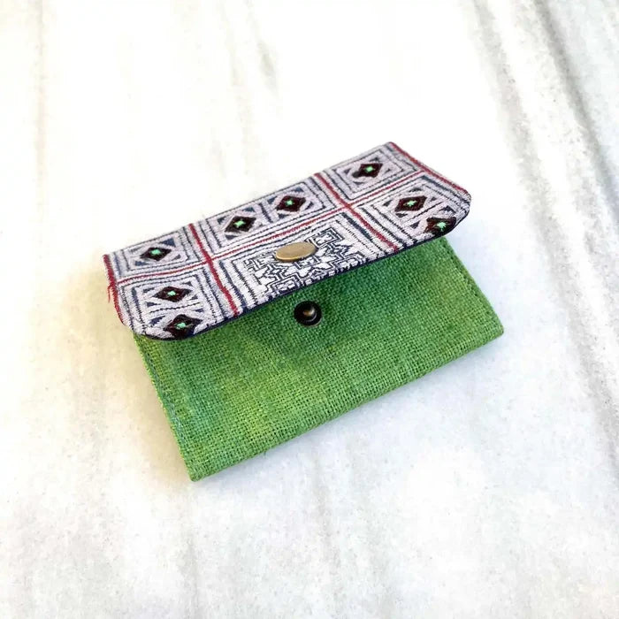 Vindigo wallet green embroidered front open with button