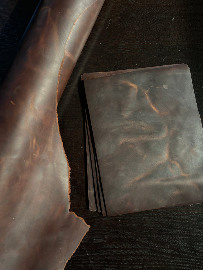 Mocha Crazy Horse Leather, 8.5 × 11 in additional view showing material finish