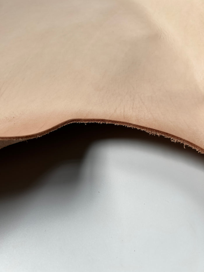 Natural Veg Tan Tooling Cowhide full-side shape and cutting area