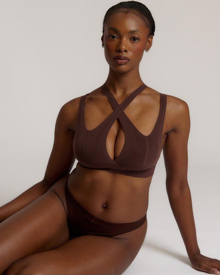 A mocha Tee System, designed with multiple strap options