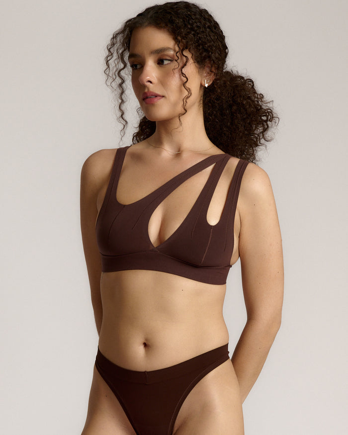 A mocha Tee System, designed with multiple strap options