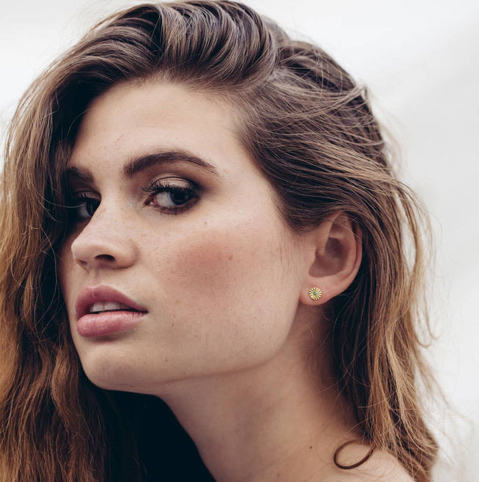 Wink Studs