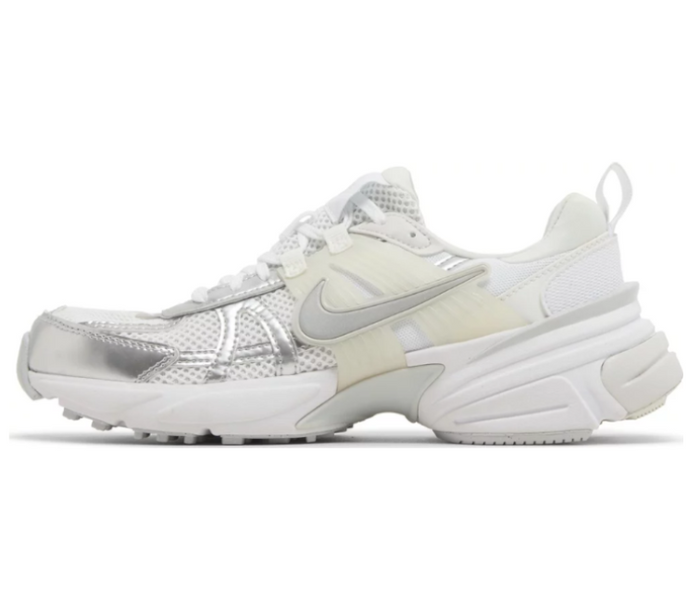 Women’s Nike V2K Run (White/Metallic Silver)